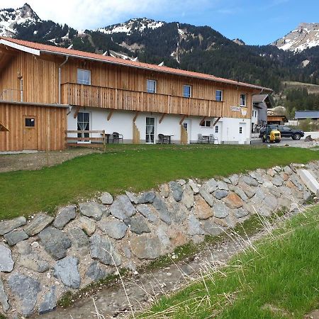 Gaestehaus Am Hahnenkamm 罗伊特 外观 照片