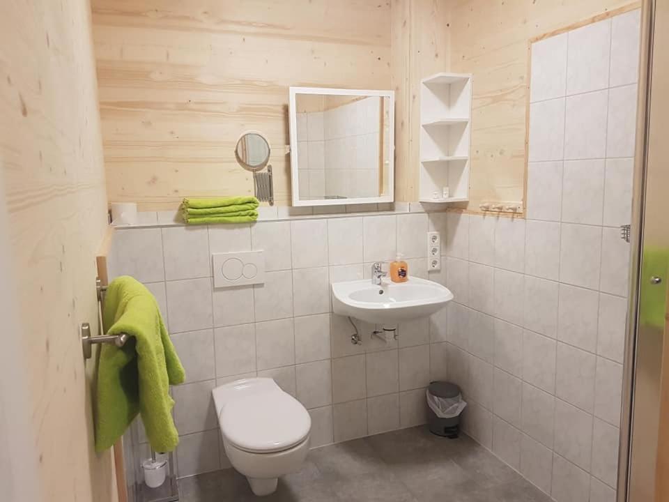 Gaestehaus Am Hahnenkamm 罗伊特 外观 照片